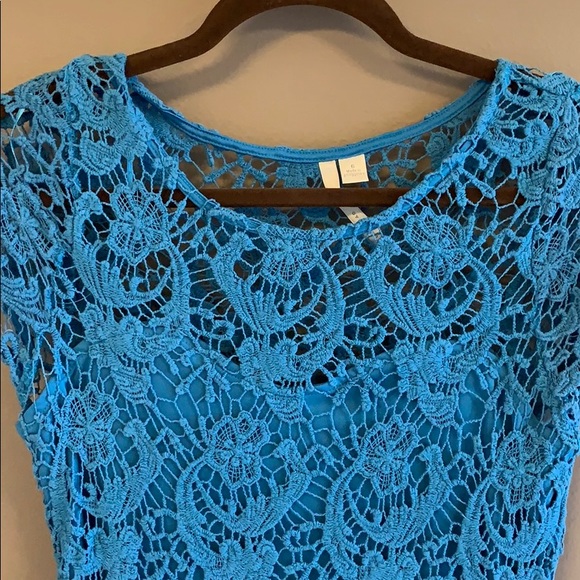 Blue lace mini dress - Picture 2 of 4